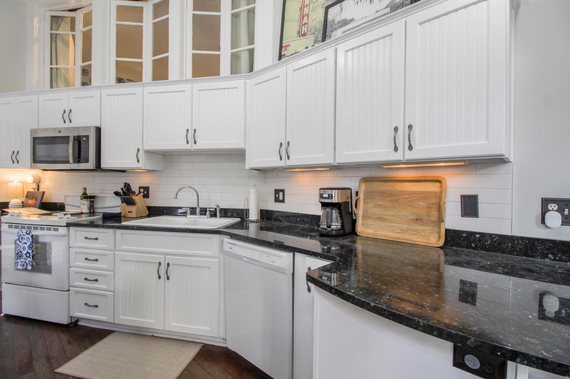 Walk To It All In Downtown, Double King Beds Savannah Exterior foto